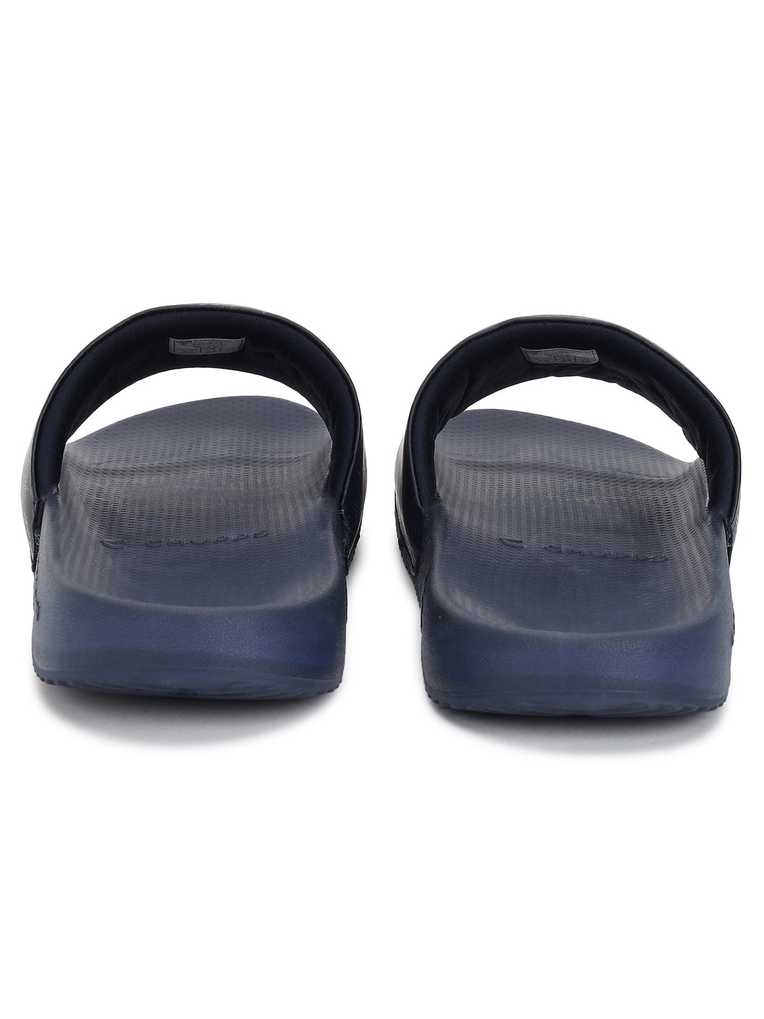 Anti-slip sole of DOT FUSION Pro on wet floor
