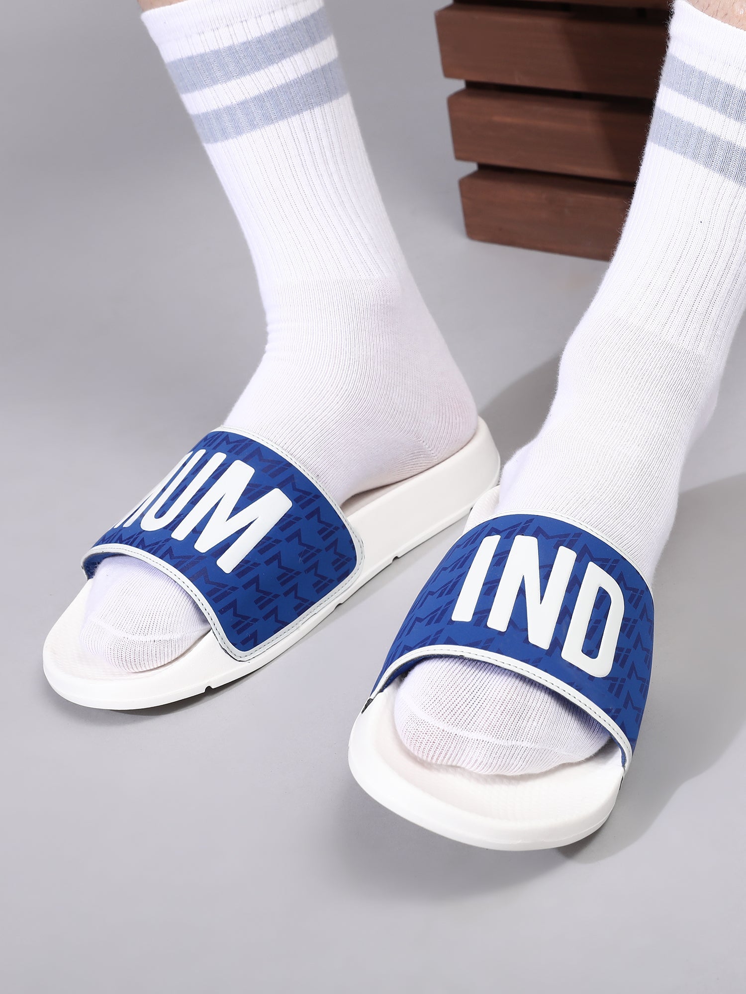 white_&amp;_royal_blue