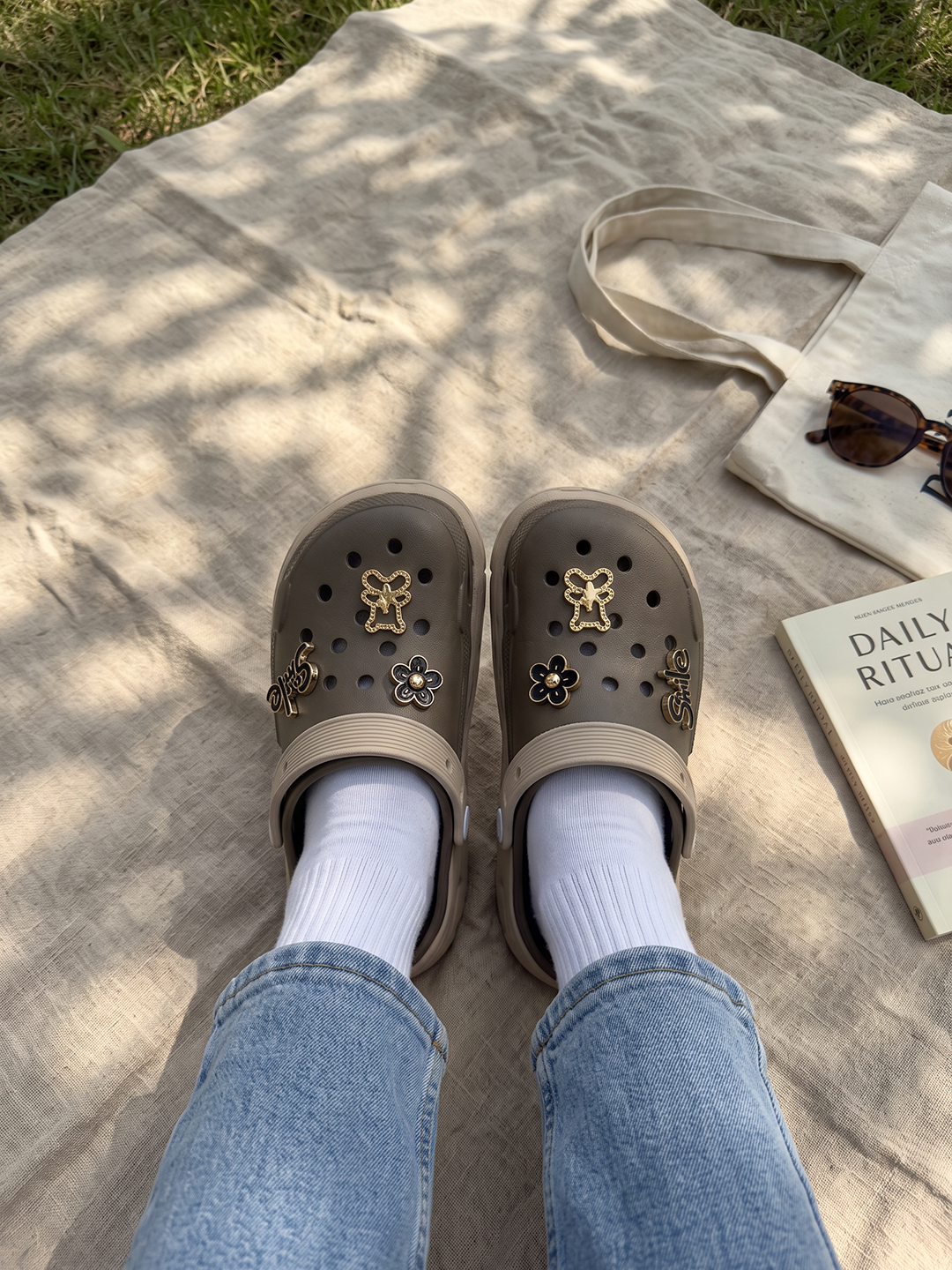 Brat Sliders_brown_&amp;_beige