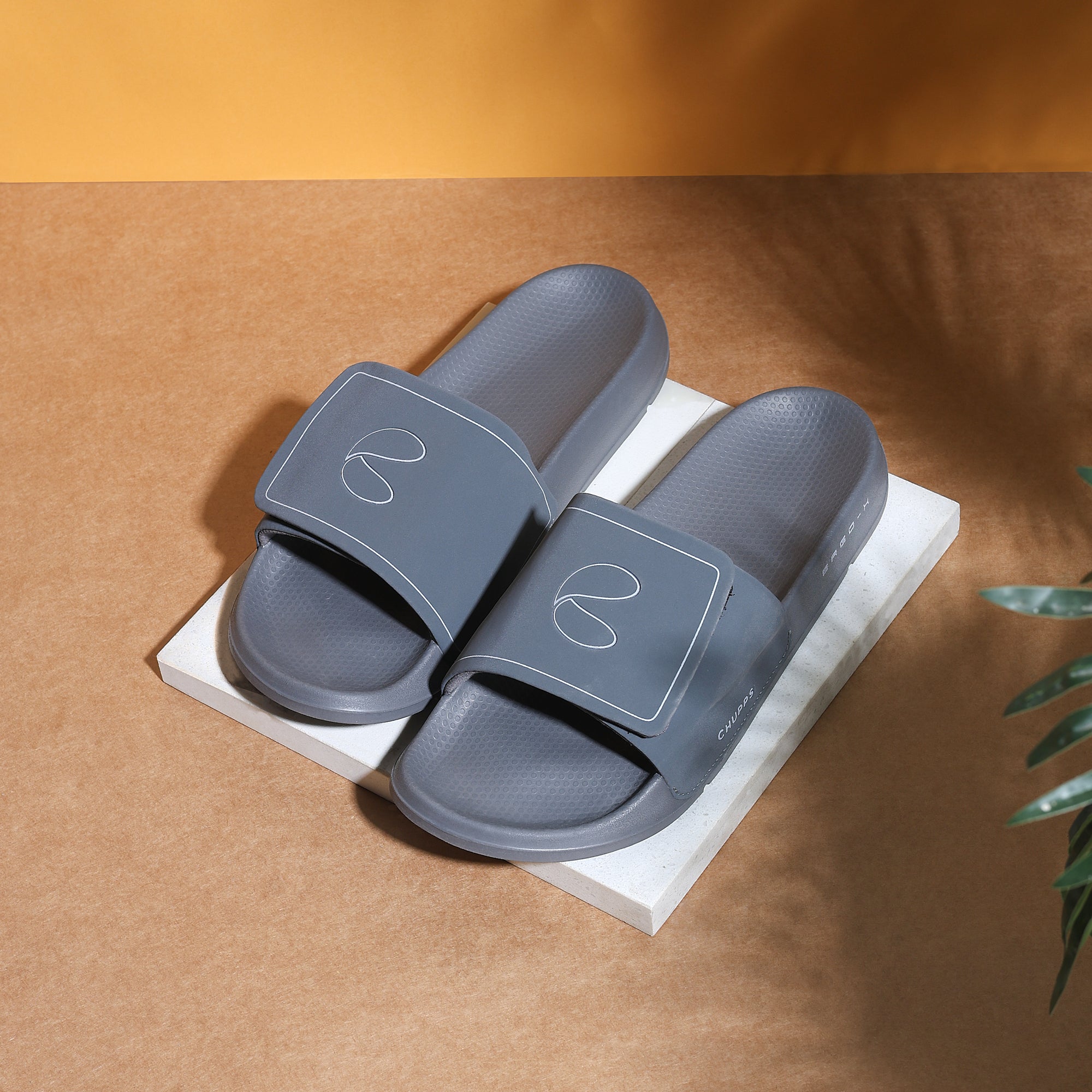 Top view of Chupps Urban Edge Dark Grey sliders with FOAM6 strap