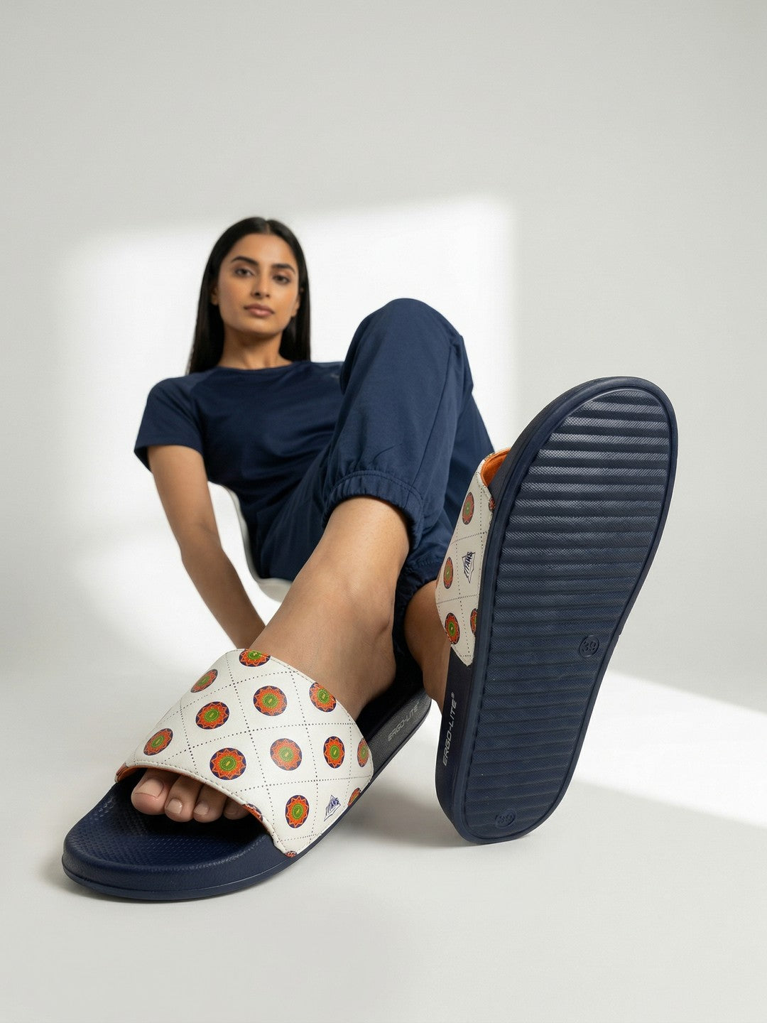 Gujarat Titans Hype Sliders_white_&amp;_navy